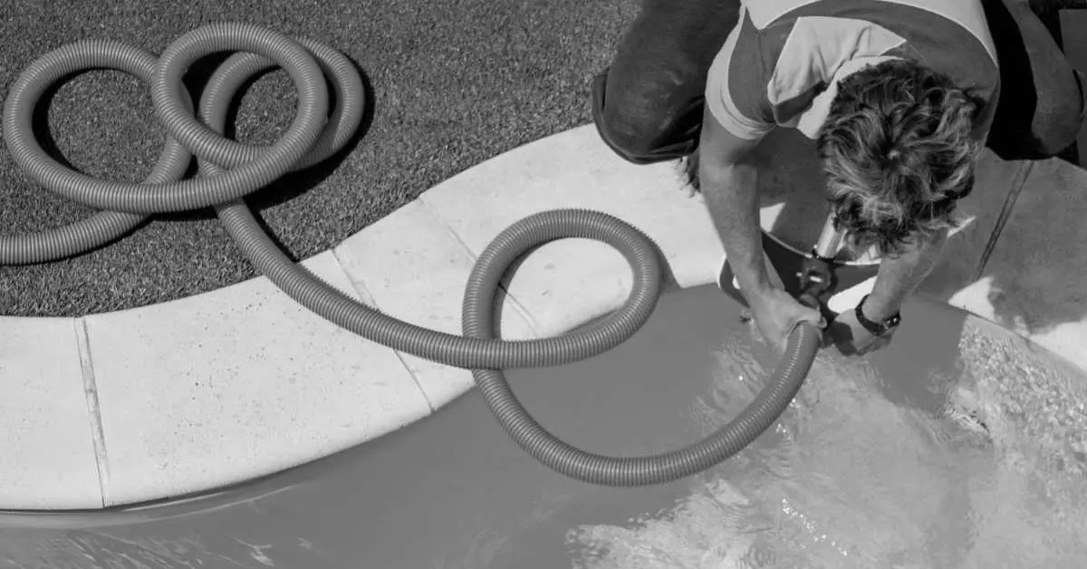 How to Get Sand Out Of a Swimming Pool