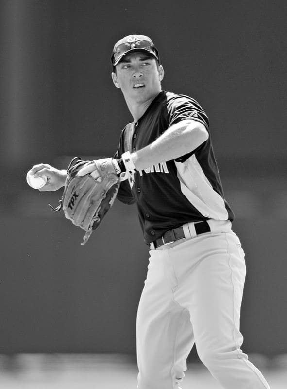 Baseball Mlb Player Throwing (2)