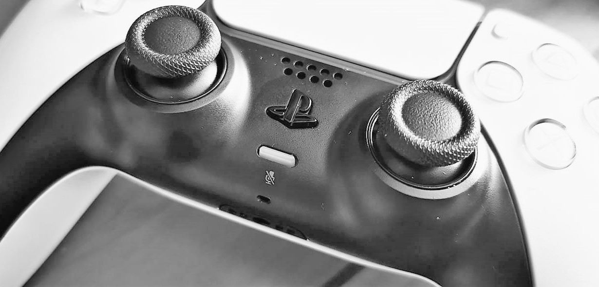 Do You Need the Back Mic in the PS5 Controller