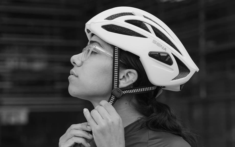 What is the Jog Button on Sena Bike Helmet R2?