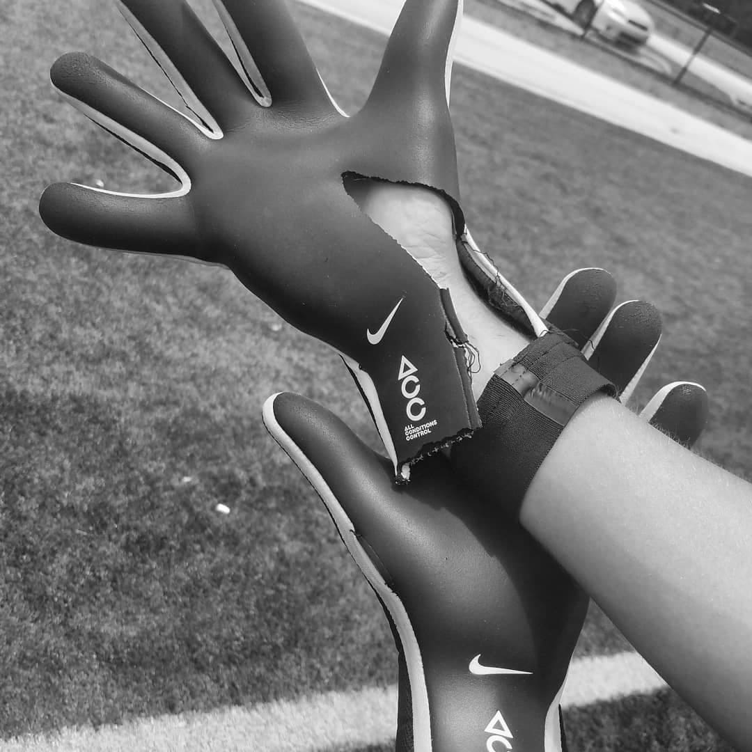 Best Soccer Gloves for Goalkeepers Today