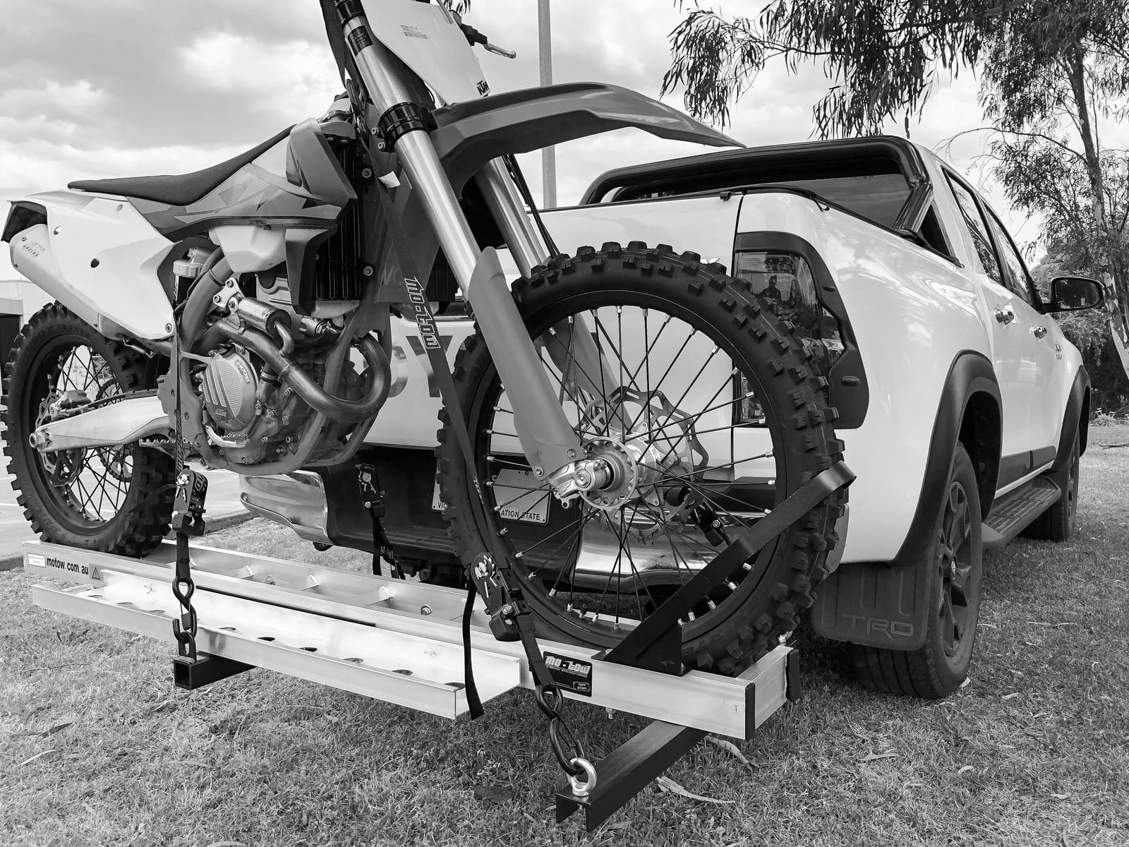 Top Dirt Bike Hitch Carriers Reviewed